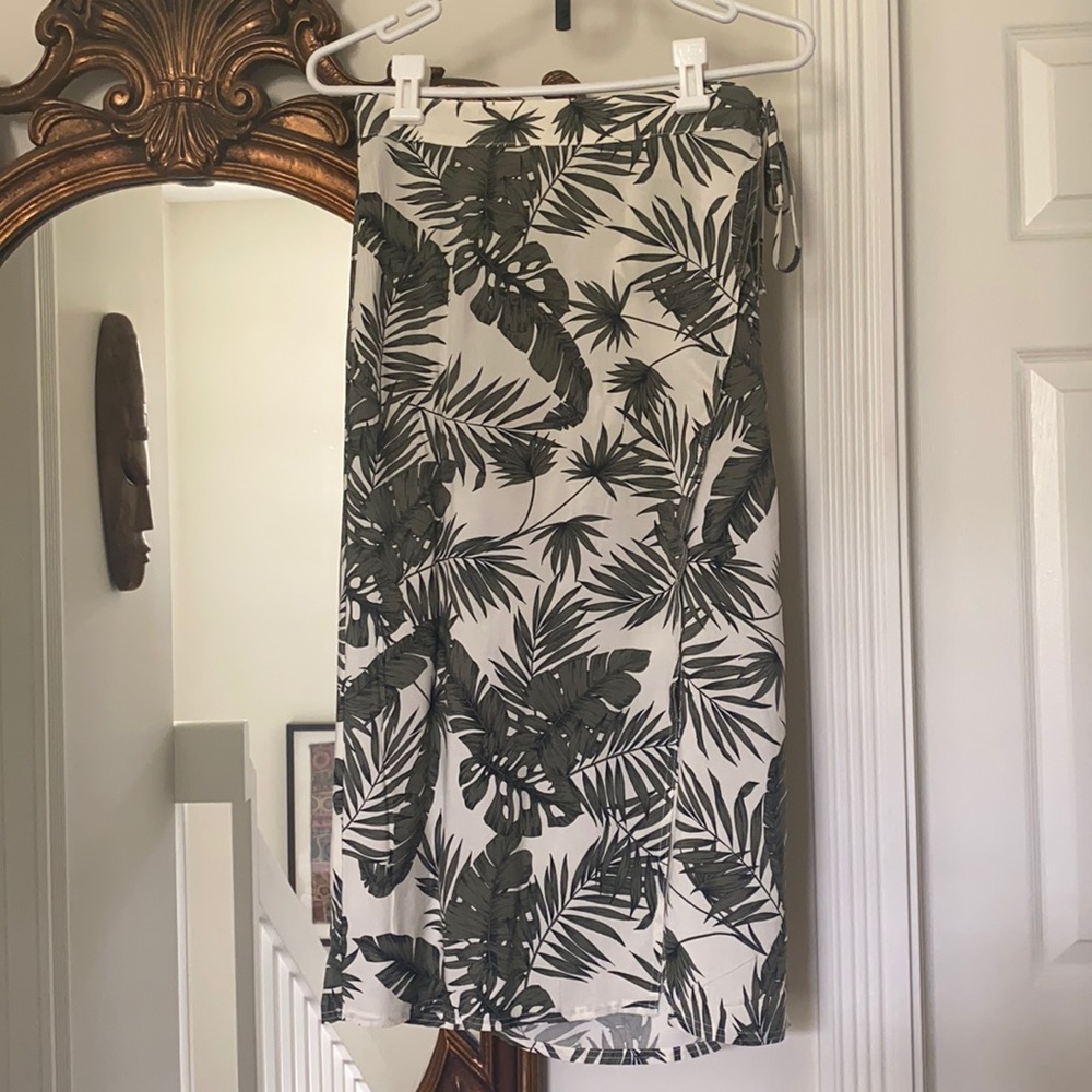 NWOT H&M Floral Wrap Skirt